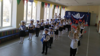 Смотр -конкурс песни и строя.